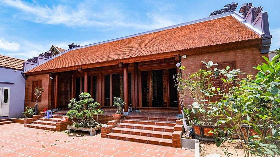 Nhà gỗ 3 gian 2 chái có sân vườn đẹp