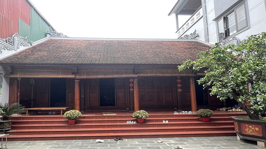 Nhà gỗ 4 gian bằng gỗ lim