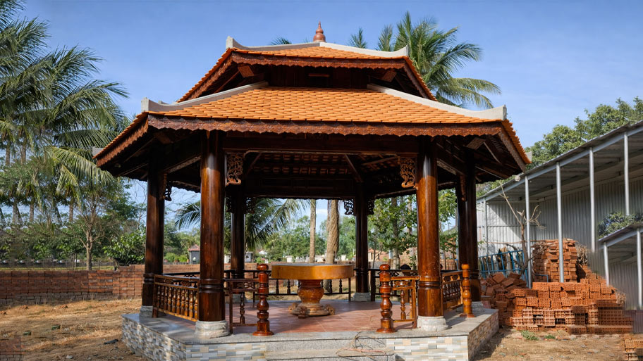 Nhà gỗ lục giác mái ngói