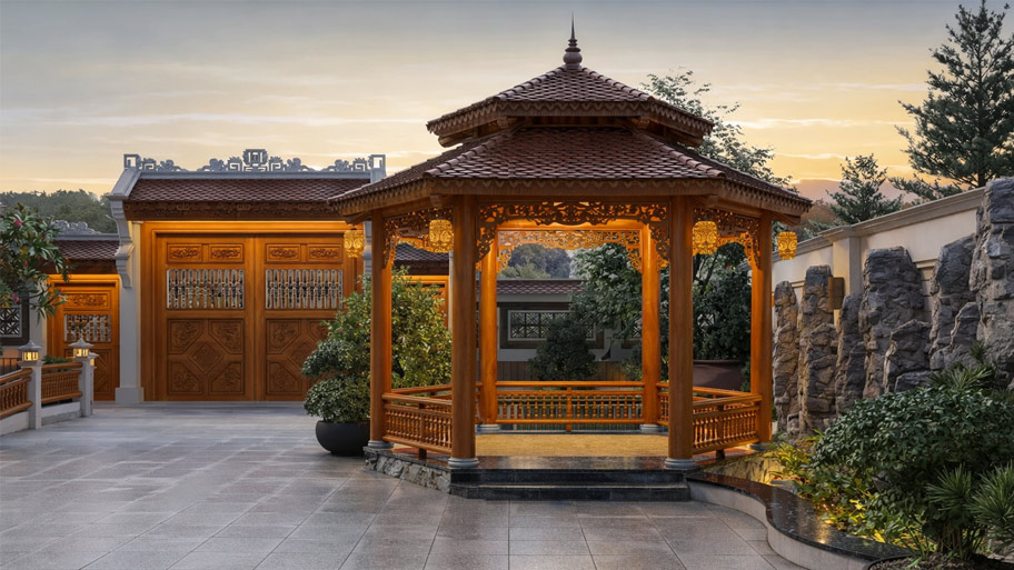 Nhà gỗ lục giác trong sân vườn