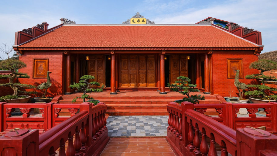 Nhà thờ họ bằng gỗ 3 gian 2 chái