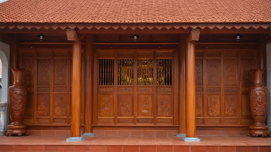 Nhà thờ tự bằng gỗ xoan có 3 gian