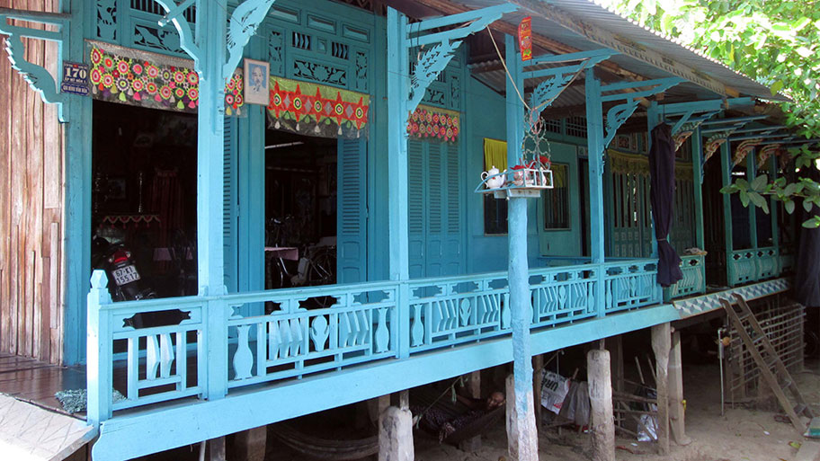 Mẫu nhà sàn gỗ ở miền Tây