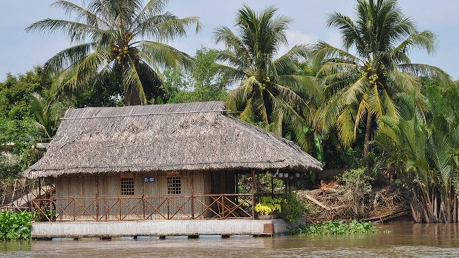 Nhà gỗ miền Tây mái tranh