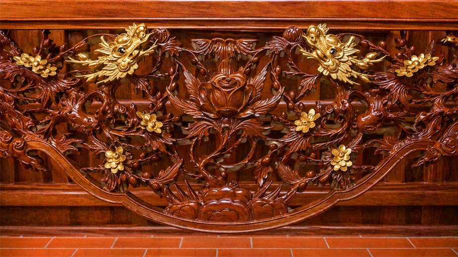 Hoa văn tứ linh trong nhà gỗ